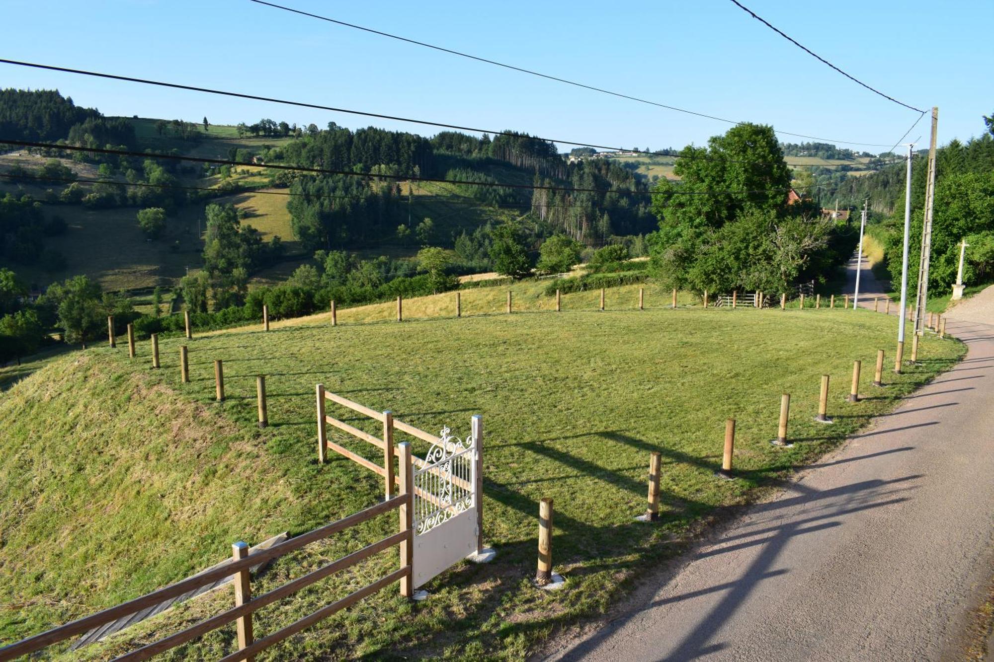 Le Domaine De La Source Hotell Chauffailles Exteriör bild